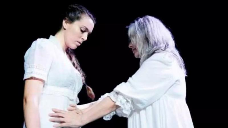 Descubre la intensidad de La casa de Bernarda Alba con Martes Teatro